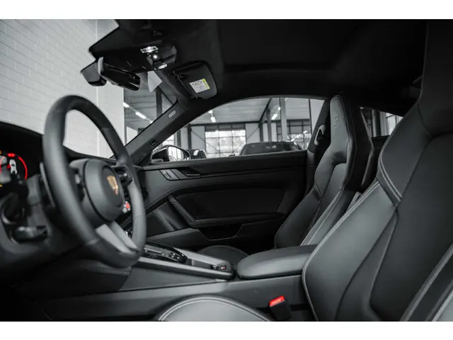 Porsche 911 Carrera GTS 2025 Benzine 37