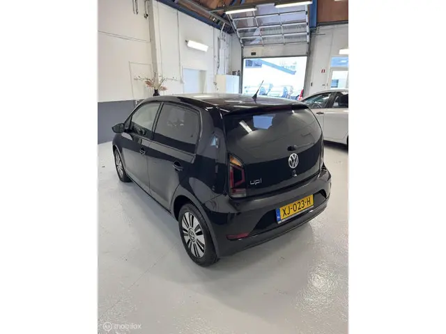 Volkswagen up! 1.0 BMT move up! 2019 Benzine 2