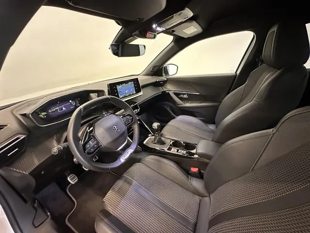 Peugeot 2008 1.2 PureTech 130 GT 2023 Benzine 19