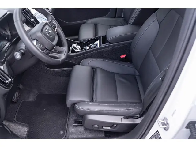 Volvo XC40 2.0 B4 Ultra Dark 2024 Benzine 29