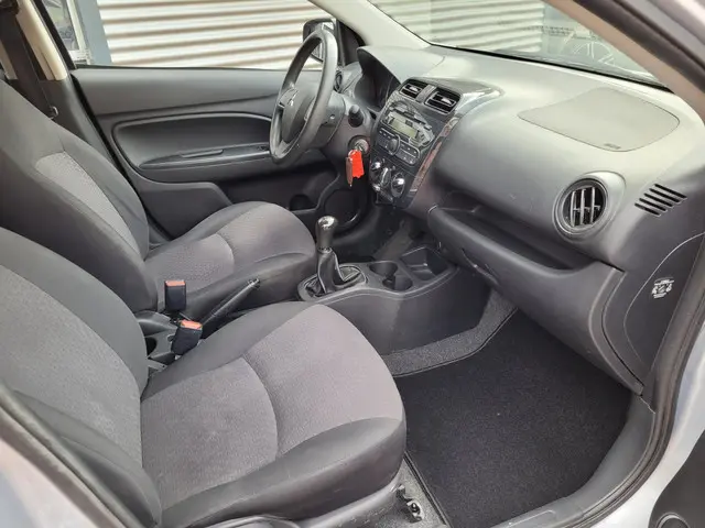 Mitsubishi Space Star 1.0 Cool+ 2017 Benzine 9