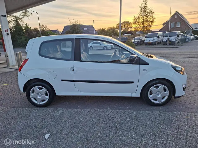 Renault Twingo 1.2 16V Parisienne 2014 Benzine 2