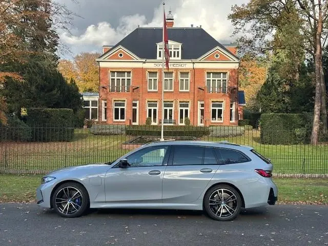BMW 3 Serie Touring 330e xDrive 2023 Hybride Benzine