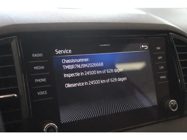 Škoda Karoq 1.5 TSI ACT Sportline Business 2021 Benzine 35