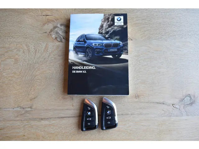 BMW X3 xDrive20i High Executive 2018 Benzine 32