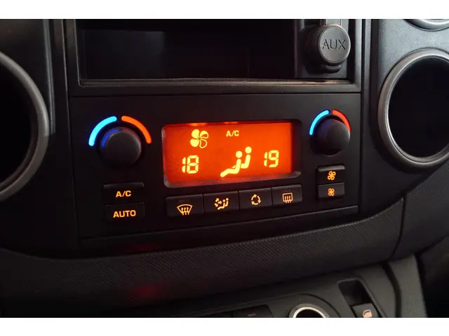 Peugeot Partner 120 1.6 e-HDI L1 Navteq 2015 Diesel 16