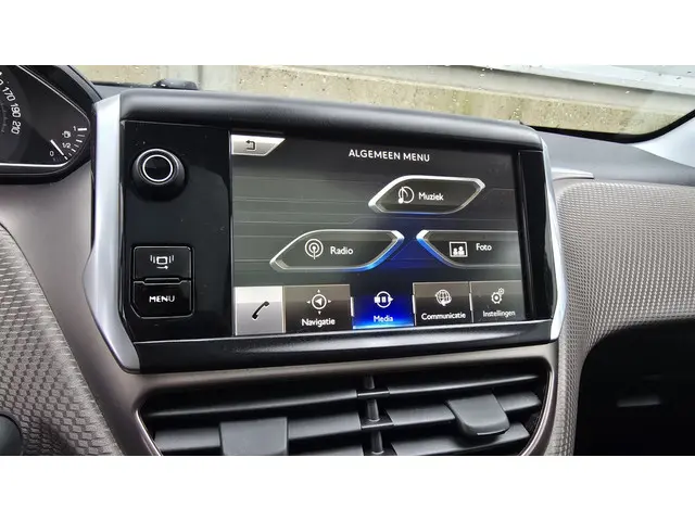 Peugeot 2008 1.2 VTi Allure Pack Premium Plus 2014 Benzine 27
