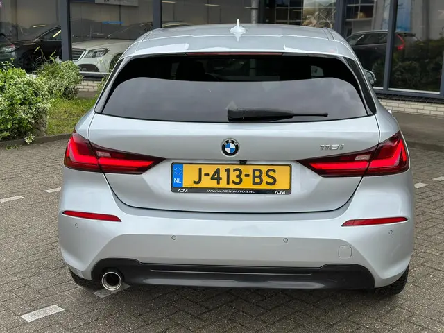 BMW 1 Serie 118i Executive Edition 2020 Benzine 15