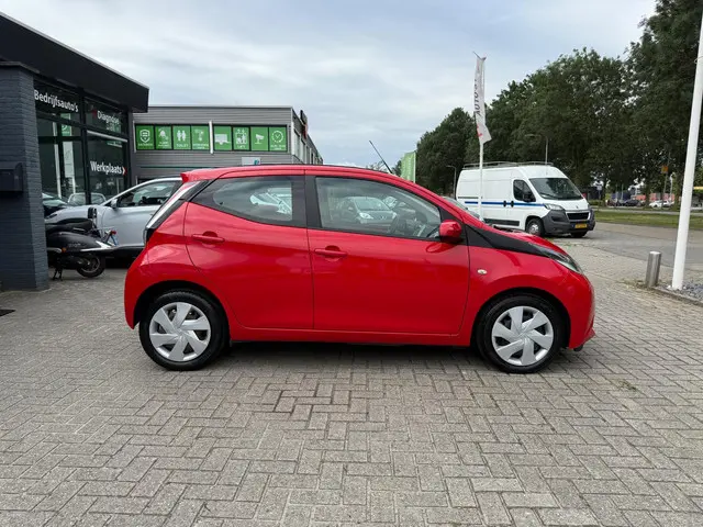 Toyota Aygo 1.0 VVT-i x-wave 2016 Benzine 4