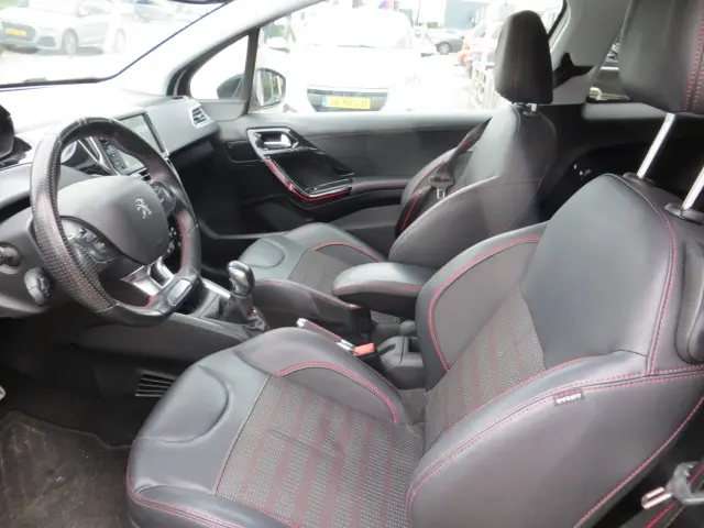 Peugeot 208 1.2 PureTech GT-line 2016 Benzine 2