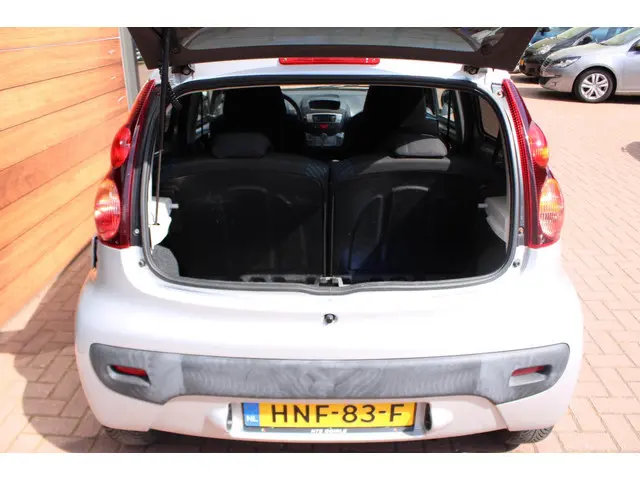Peugeot 107 1.0 Première Automaat 2012 Benzine 13