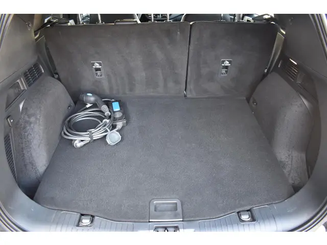 Ford Kuga 2.5 PHEV 225 PK ST-Line X 2020 Hybride Benzine 15