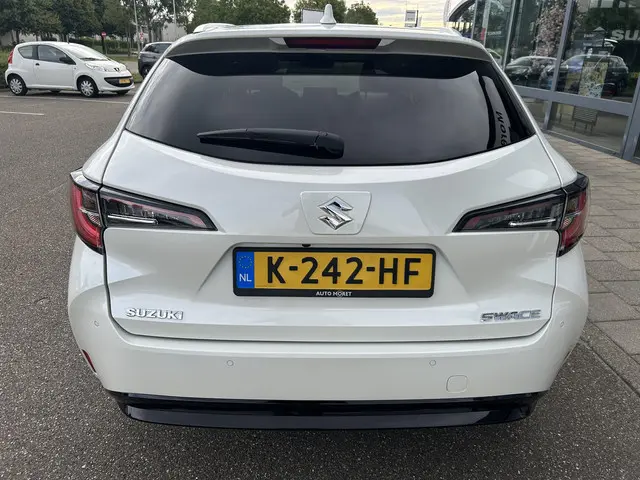 Suzuki Swace 1.8 Hybrid Style 2021 Hybride Benzine 7