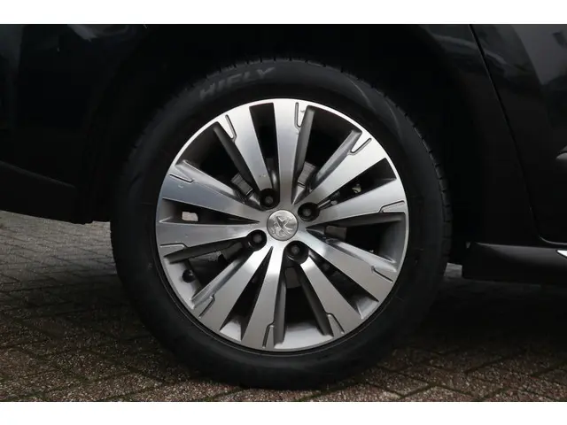 Peugeot 3008 1.2 PureTech Style 2016 Benzine 31