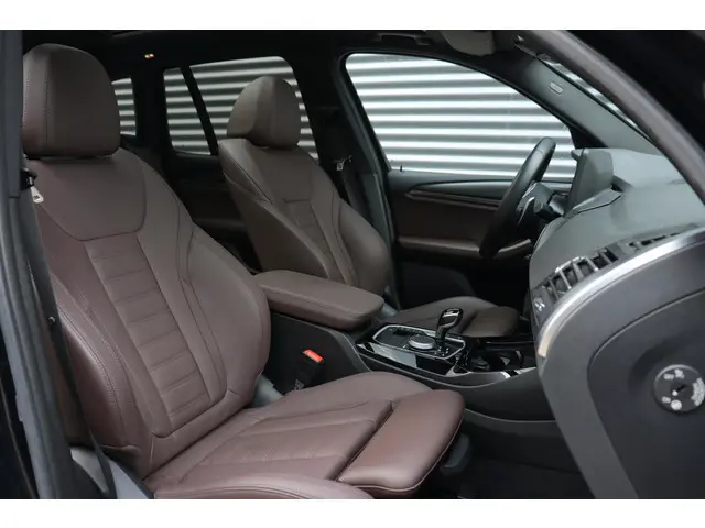 BMW X3 xDrive20i 2023 Benzine 7