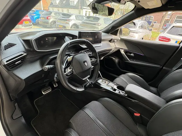 Peugeot 2008 1.2T 130pk Automaat GT 2024 Benzine 20
