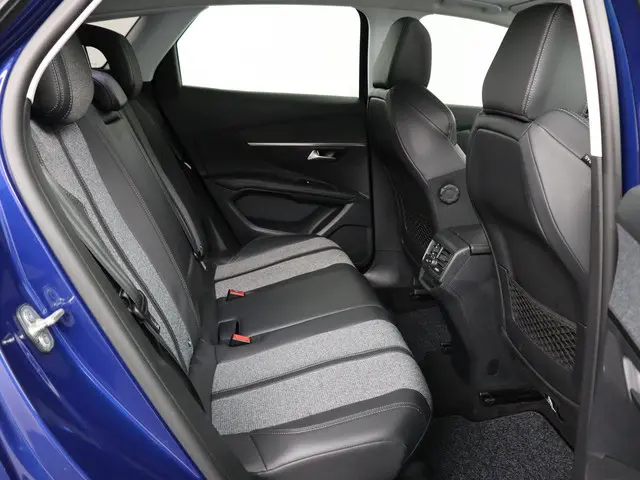 Peugeot 3008 1.2 PureTech GT Line 2016 Benzine 31