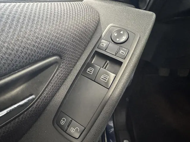 Mercedes-Benz A-Klasse 160 BlueEFFICIENCY 2012 Benzine 15