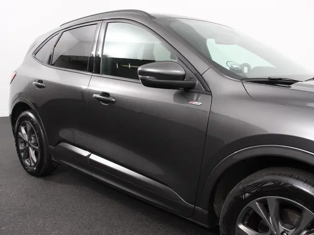 Ford Kuga 2.5 PHEV 225pk ST-Line X 2023 Hybride Benzine 31