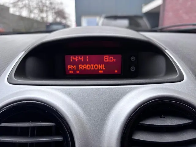 Opel Corsa 1.2-16V Cosmo 2014 Benzine 29