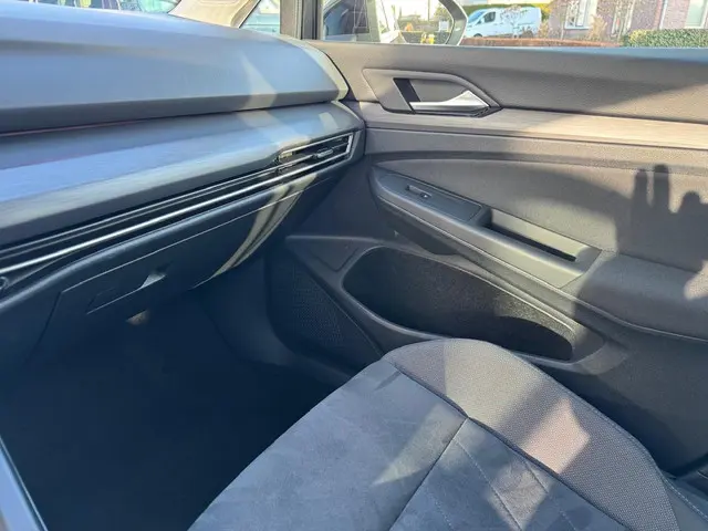 Volkswagen Golf 1.5 eTSI Style 2022 Benzine 15