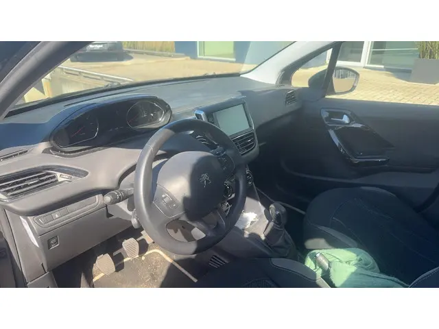 Peugeot 208 1.2 VTi Active airco 4-deurs 2013 Benzine 3