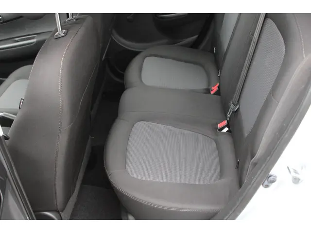 Hyundai i20 1.2i i-Motion 5 Drs 2013 Benzine 13