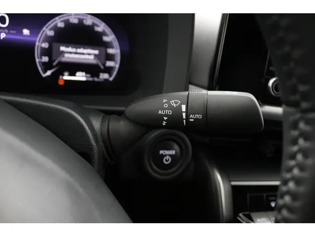 Toyota C-HR 1.8 Hybrid 140 Dynamic 2024 Hybride Benzine 31