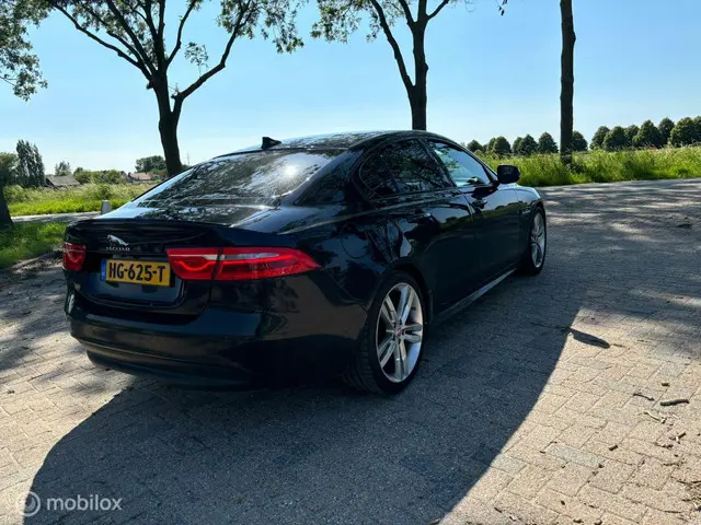 Jaguar XE 2.0 D Portfolio 2015 Diesel 7