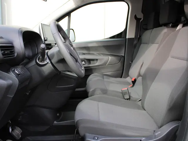 Opel Combo 1.5D L1H1 Standaard 2023 Diesel 11