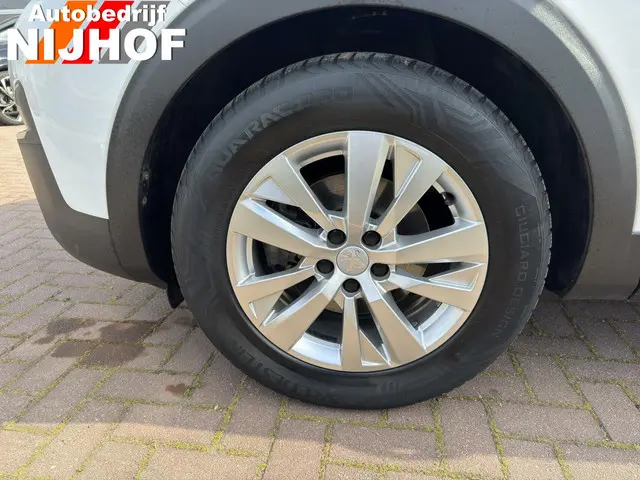 Peugeot 3008 1.2 PureTech Allure 2019 Benzine 24
