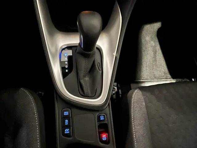 Toyota Yaris 1.5 Hybrid Active 2023 Hybride Benzine 19