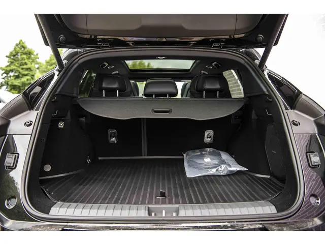 Lynk & Co 08 1.5 More 2025 Hybride Benzine 30