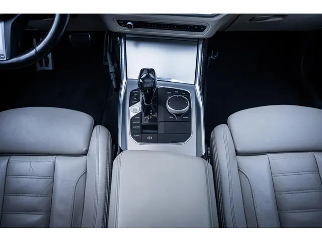 BMW 3 Serie 330i M-Sport 2019 Benzine 25