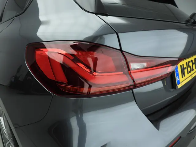 BMW 1 Serie 5-deurs 118i 2021 Benzine 35