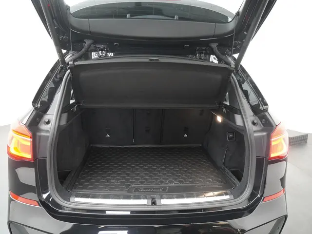BMW X1 sDrive18i High Executive Edition 2019 Benzine 24