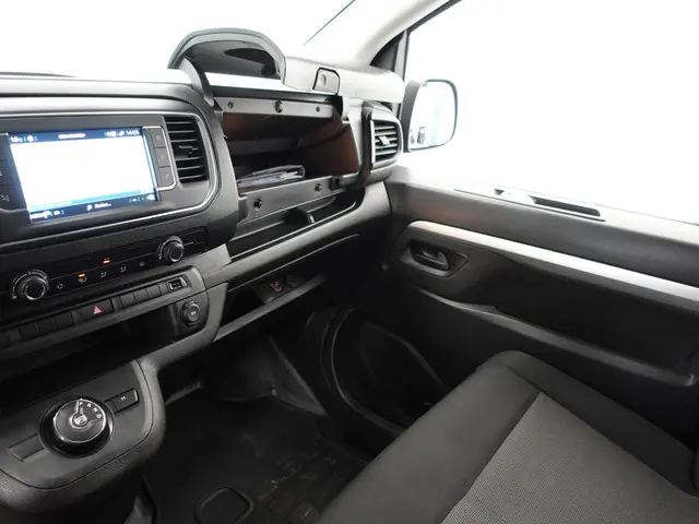 Peugeot Expert 2.0 Hdi 180PK 2023 Diesel 22