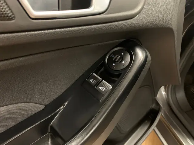 Ford Fiesta 1.0 Style|84000KM|Navigatie|Airco| 2015 Benzine 12