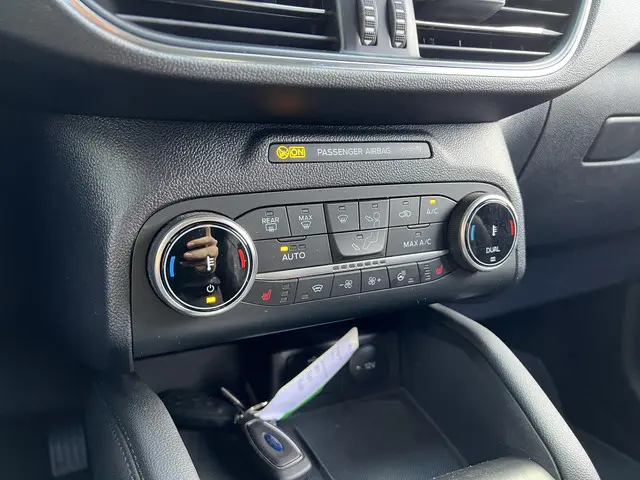 Ford Kuga 2.5 PHEV Titanium 2022 Hybride Benzine 13