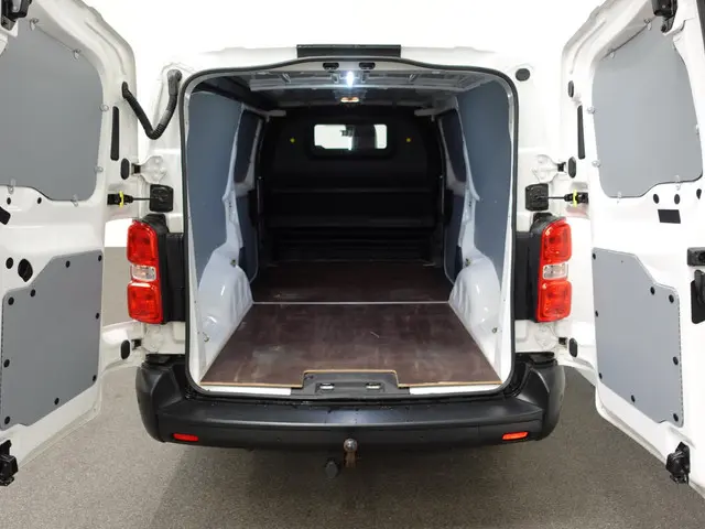 Toyota ProAce 122pk Automaat L3H1 Long 2021 Diesel 3