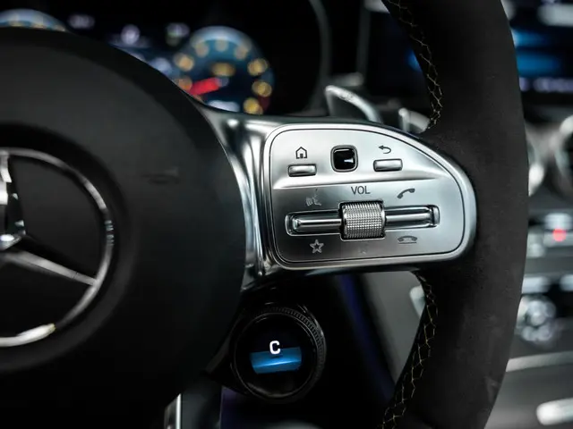 Mercedes-Benz C-Klasse Cabrio AMG 63 S 2022 Benzine 37