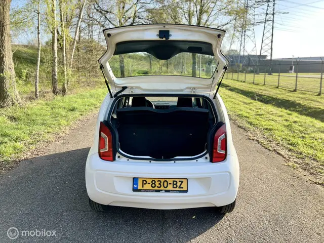 Volkswagen up! 1.0 high up! BlueMotion 2015 Benzine 7