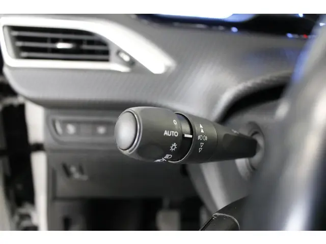 Peugeot 2008 1.2 PureTech Allure 130 PK. 2018 Benzine 19