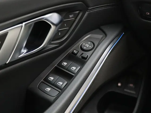 BMW 3 Serie Sedan 330e 2023 Hybride Benzine 17