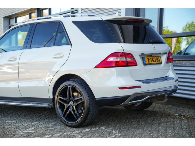 Mercedes-Benz M-Klasse 350 2013 Benzine 33