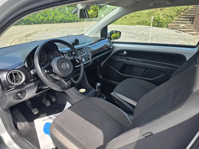 Volkswagen up! 1.0 high up! BlueMotion 2013 Benzine 11