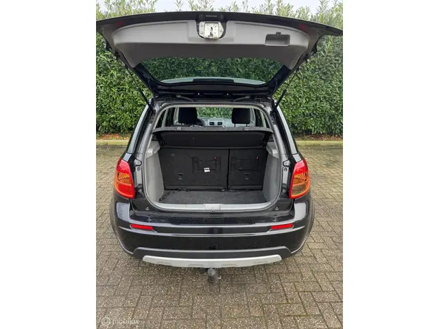 Suzuki SX4 1.6 Executive 2013 Benzine 12