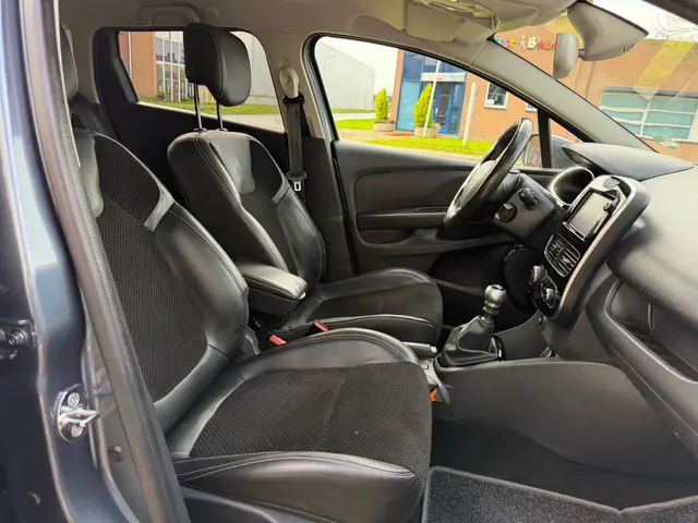 Renault Clio Estate 1.2 TCe Intens 2017 Benzine 12