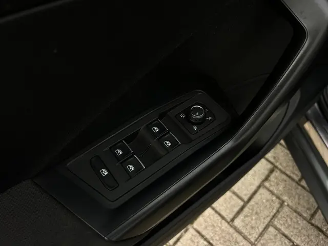 Volkswagen T-Roc 1.5 TSI Sport Business R 2019 Benzine 25