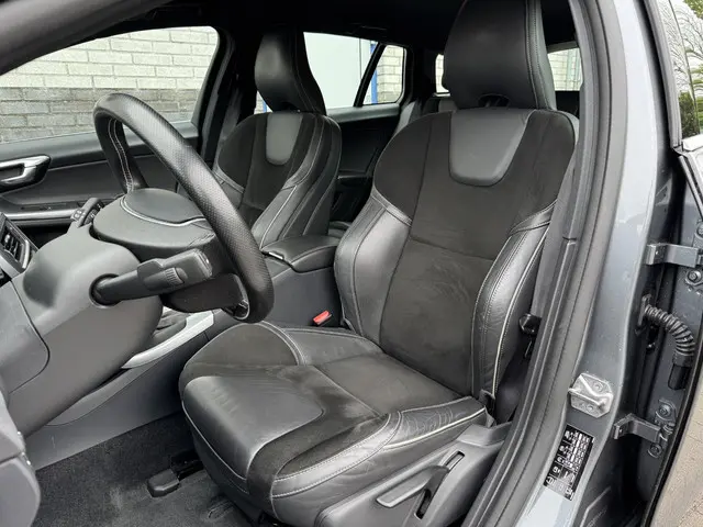 Volvo V60 1.5 T3 R-Design 2016 Benzine 12